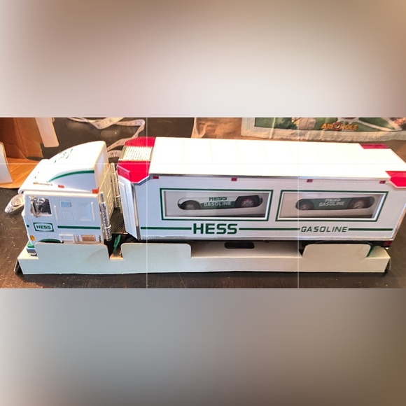 1997 HESS TOY TRUCK AND RACERS NEW IN BOX LIGHTS AND SOUNDS Vintage Exclusive - Picture 3 of 12